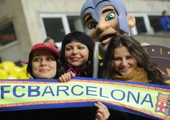 MOSCOW, NOVEMBER 20, 2012. FC Barcelona fans pose with a fan scarf before a UEFA Champions League Group G football match at Luzhniki Stadium.  premiumd RE10DE87
