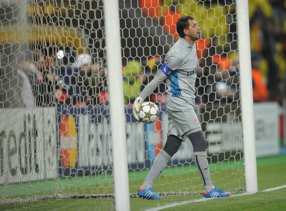 ITAR-TASS: MOSCOW, RUSSIA. NOVEMBER 20, 2012. Spartak s goalkeeper Andrei Dikan retrieves the ball from the net in a UEFA Champions League Group G football match against Barcelona at Luzhniki Stadium.  RE10DE9E