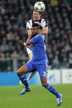 Stephan Lichtsteiner Juventus Ashley Cole Chelsea Torino 20 11 2012 Stadio Juventus Football Calcio UEFA Champions League 2012 13 Juventus v Chelsea PaoloxNucci
