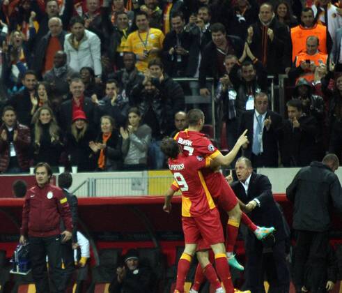 Players of Galatasaray celebrate the goal against Manchester United during Champions League Group H match between Galatasaray and Manchester United at Ali Sami Yen Sports Complex in Istanbul . Turkey 20.11.2012 Photo:Ali OZLUER Seskimphoto 