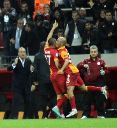 Players of Galatasaray celebrate the goal against Manchester United during Champions League Group H match between Galatasaray and Manchester United at Ali Sami Yen Sports Complex in Istanbul . Turkey 20.11.2012 Photo:Ali OZLUER Seskimphoto 