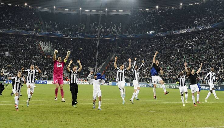 Torino 20 11 2012 - Champions League Juventus Turin; Schlussjubel Juventus 