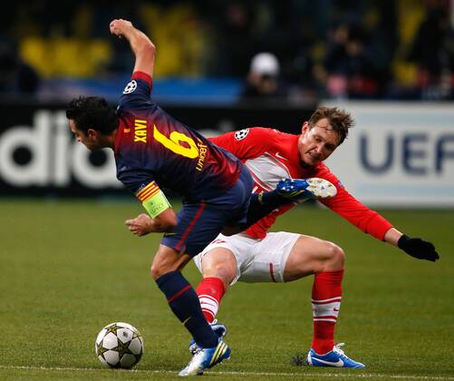 Xavi Hernandez wird gefoult UEFA Champions League 2012 13 between FC Spartak (Moscow, Russia) and FC Barcelona (Barcelona, Barca).