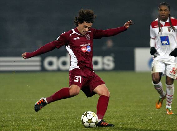 20.11.2012 Cluj-Napoca(Romania) FC CFR Cluj-SC Sporting Braga UEFA Champions League men football Matias Aguirregaray (L) FC CFR Cluj :Stringer in cooperation with 
