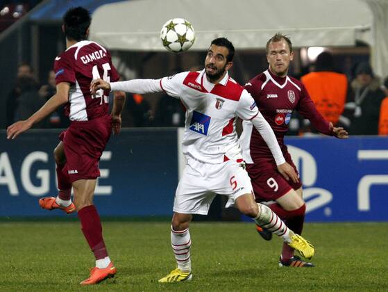 20.11.2012 Cluj-Napoca(Romania) FC CFR Cluj-SC Sporting Braga UEFA Champions League men football Ruben Amorim (c) SC Sporting Braga and Pantelis Kapetanos(r) FC CFR Cluj :Stringer in cooperation with 