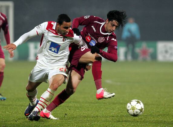 20.11.2012 Cluj-Napoca(Romania) FC CFR Cluj-SC Sporting Braga UEFA Champions League men football Ismaily (L) SC Sporting Braga and Rui Pedro(r) FC CFR Cluj :Stringer in cooperation with 