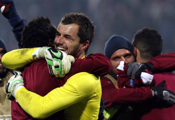 20.11.2012 Cluj-Napoca(Romania) FC CFR Cluj-SC Sporting Braga UEFA Champions League men football Mario Felgueiras (c) FC CFR Cluj goalkeeper celebrate victory after match :Stringer in cooperation with 