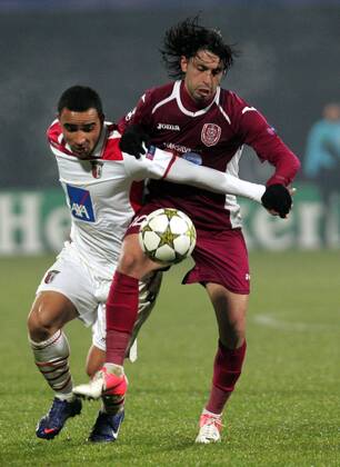 20.11.2012 Cluj-Napoca(Romania) FC CFR Cluj-SC Sporting Braga UEFA Champions League men football Ismaily (L) SC Sporting Braga and Rui Pedro(r) FC CFR Cluj :Stringer in cooperation with 