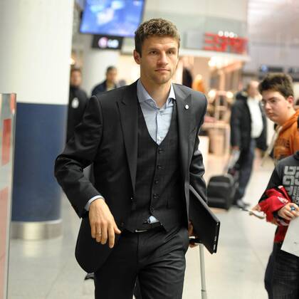 Thomas MUELLER (FC Bayern München), Freisteller Valencia CF - Bayern München, 21.11.12, Die Spieler des FCB bei der Ankunft auf dem Flughafen München.