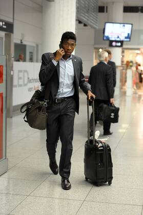 David ALABA (FC Bayern München), Freisteller Valencia CF - Bayern München, 21.11.12, Die Spieler des FCB bei der Ankunft auf dem Flughafen München.