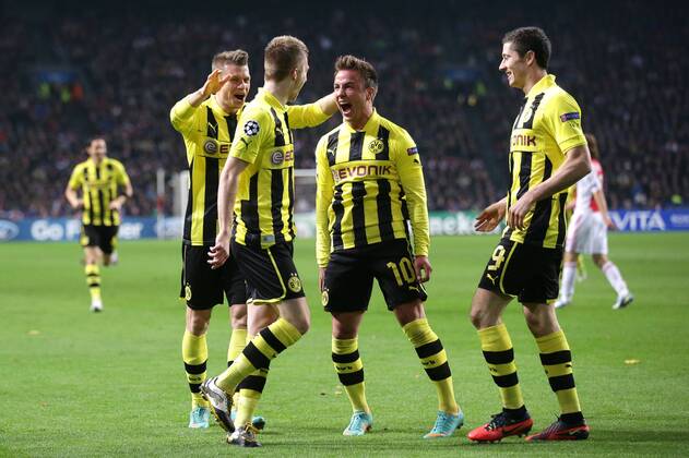 21.11.2012 Fussball Champions League Vorrunde 5. Spieltag Gruppe D AJAX Amsterdam - BVB Borussia Dortmund Fussball Maenner Saison 2012 13 Mario GÖTZE (Borussia Dortmund - BVB - 10) - Marco REUS (Borussia Dortmund - BVB - 11) - Robert LEWANDOWSKI (Borussia Dortmund - BVB - 9) bejubeln das Tor zum 0-1