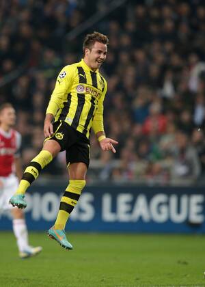 21.11.2012 Fussball Champions League Vorrunde 5. Spieltag Gruppe D AJAX Amsterdam - BVB Borussia Dortmund Fussball Maenner Saison 2012 13 Mario GÖTZE (Borussia Dortmund - BVB - 10) bejubelt sein tor zum 0-2