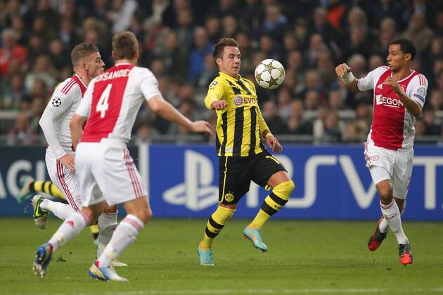 21.11.2012 Fussball Champions League Vorrunde 5. Spieltag Gruppe D AJAX Amsterdam - BVB Borussia Dortmund Fussball Maenner Saison 2012 13 Mario GÖTZE (Borussia Dortmund - BVB - 10) - Ricardo VAN RHIJN (AJAX Amsterdam - 24) - Niklas MOISANDER (AJAX Amsterdam - 4)