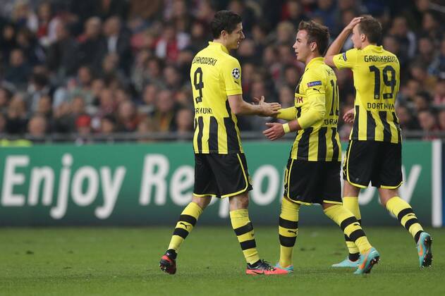 21.11.2012 Fussball Champions League Vorrunde 5. Spieltag Gruppe D AJAX Amsterdam - BVB Borussia Dortmund Fussball Maenner Saison 2012 13 Robert LEWANDOWSKI (Borussia Dortmund - BVB - 9) - Mario GÖTZE (Borussia Dortmund - BVB - 10) und Kevin GROSSKREUTZ (Borussia Dortmund - BVB - 19) bejubeln das 0-3 durch Robert LEWANDOWSKI (Borussia Dortmund - BVB - 9)