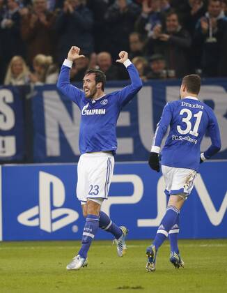 Fussball, Herren UEFA, Champions League, Saison 2012 2013, Gruppe B, FC Schalke 04 vs Olympiakos Piräus 21.11.2012, Arena auf Schalke Gelsenkirchen, Christian Fuchs jubel