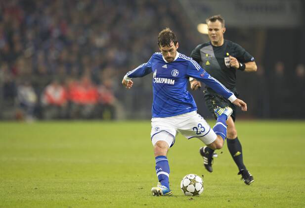 Gelsenkirchen, 21.11.2012, Veltins Arena, Fußball Tor zum1:0 durch Christian Fuchs (S04) FC Schalke 04 - Olympiakos Piräus