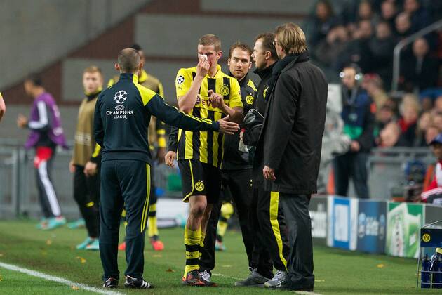 (L-R) Sven Bender of Borussia Dortmund, coach Jurgen Klopp of Borussia Dortmund during the Champions League match between Ajax Amsterdam and Borussia Dortmund at the Amsterdam Arena on November 21, 2012 in Amsterdam - Ajax Amsterdam v Borussia Dortmund Champions League 2012 2013 xVIxxIVx 1258342