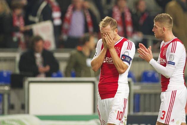(L-R) Siem de Jong of Ajax, Toby Alderweireld of Ajax during the Champions League match between Ajax Amsterdam and Borussia Dortmund at the Amsterdam Arena on November 21, 2012 in Amsterdam - Ajax Amsterdam v Borussia Dortmund Champions League 2012 2013 xVIxWillemxJanxDijkdrentxIVx 1258546