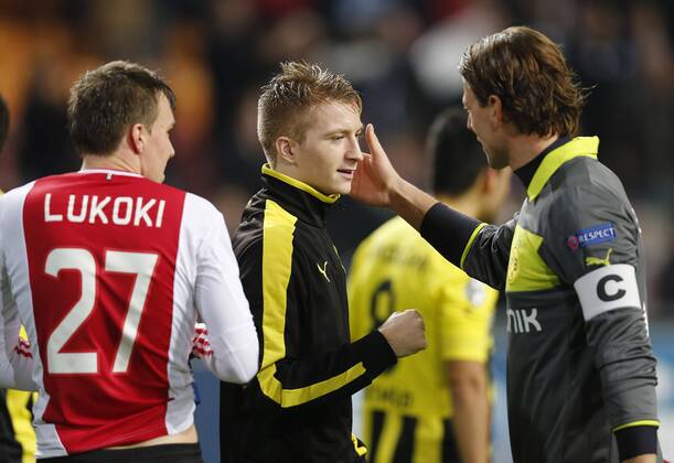 Amsterdam, Fussball Champions League 2012 2013 - Ajax Amsterdam - Borussia Dortmund 1:4 -- Kevin GROSSKREUTZ (BVB) , Marco REUS (BVB) und Torwart Roman WEIDENFELLER (BVB) -v.li.n.re.-