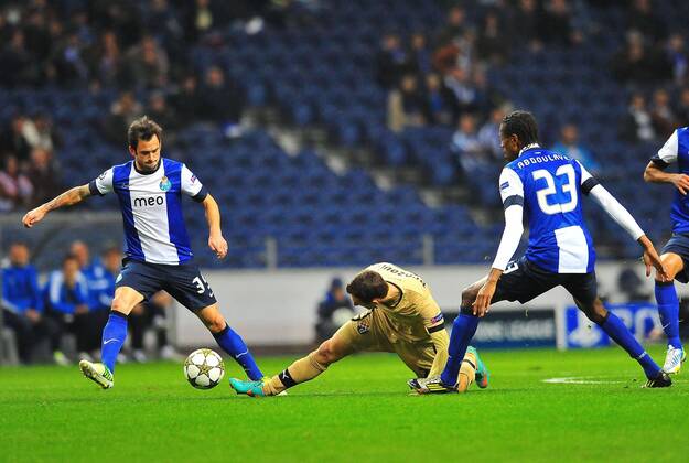 Nov. 21, 2012 - O Porto, Portugal - FC Porto 3x0 Dinamo Zagreb, MARCELO BROZOVIC (center) among STEVEN DEFOUR (L) and ABDOULAYE (right) at the Estadio do Dragao.. -- FC Porto - Dinamo Zagreb 3:0 --  - ZUMAm11