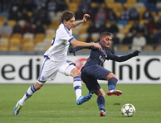 21.11.2012 Kiev, Ukraine. Marco Varatti (R) of PSG fights for the ball with Denis Garmash (L) of Dynamo Kyiv during their UEFA Champions League, Group stage (Group A) soccer match of Ukrainian FC Dynamo Kyiv vs Paris Saint-Germain FC of France at the Olimpiyskiy stadium. xEvheniyxMaloletkax  ActionPlus3195