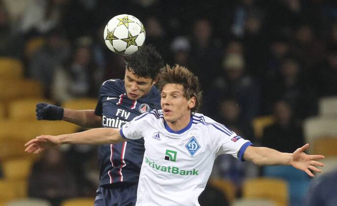 21.11.2012 Kiev, Ukraine. Thiago Silva (L) of PSG fights for the ball with Denis Garmash (R) of Dynamo Kyiv during their UEFA Champions League, Group stage (Group A) soccer match of Ukrainian FC Dynamo Kyiv vs Paris Saint-Germain FC of France at the Olimpiyskiy stadium. xEvheniyxMaloletkax  ActionPlus3197