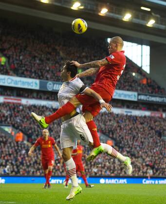 PROPAGANDA20121201 Football - soccer: Barclays Premier League, Liverpool FC - Southampton FC, Liverpool s Martin Skrtel in action against Southampton s Jose Fonte during the Premiership match at Anfield. (Hinweis: Verwendung nur in Deutschland, Österreich oder Schweiz - only Germany, Austria and Switzerland) xHOCHxZWEIx xPropagandax
