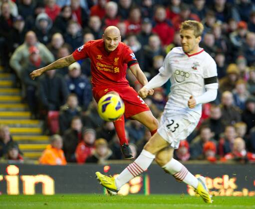 PROPAGANDA20121201 Football - soccer: Barclays Premier League, Liverpool FC - Southampton FC, Liverpool s Jonjo Shelvey in action against Southampton during the Premiership match at Anfield. (Hinweis: Verwendung nur in Deutschland, Österreich oder Schweiz - only Germany, Austria and Switzerland) xHOCHxZWEIx xPropagandax