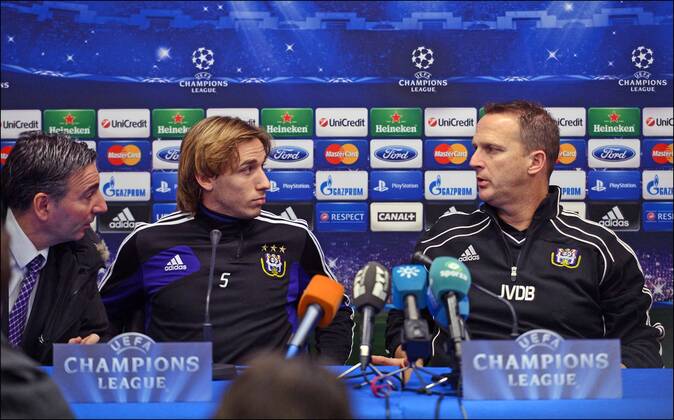 Coach John Van Den Brom et Lucas Biglia of RSC Anderlecht FOOTBALL : RSC Anderlecht - Conference de Presse - Ligue des Champions - 03 12 2012 PhotoNews Panoramic 