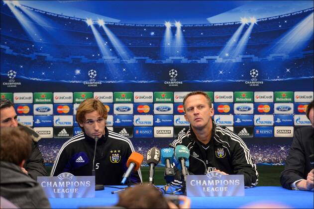 Coach John Van Den Brom et Lucas Biglia of RSC Anderlecht FOOTBALL : RSC Anderlecht - Conference de Presse - Ligue des Champions - 03 12 2012 PhotoNews Panoramic 