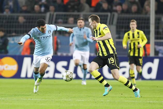 Carlos TEVEZ (Manchester City), links im Zweikampf mit Kevin GROSSKREUTZ (Borussia Dortmund) 04.12.2012, GER, Fussball, Champions League, Saison 2012 2013, Borussia Dortmund vs Manchester City