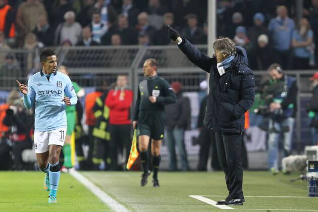 Roberto MANCINI (Manchester City), rechts, gibt Anweisungen an Scott SINCLAIR (Manchester City) 04.12.2012, GER, Fussball, Champions League, Saison 2012 2013, Borussia Dortmund vs Manchester City