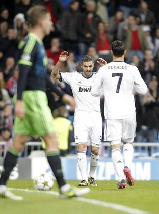 Real Madrid s Cristiano Ronaldo and Karim Benzema celebrate during Champions League Match. December 04, 2012.  (201212042278)