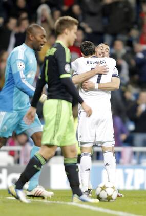Real Madrid s Cristiano Ronaldo and Karim Benzema celebrate during Champions League Match. December 04, 2012.  (201212042284)