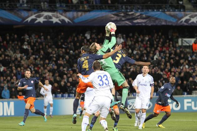 Timo Hildebrand gegen Mapou Yanga-Mbiwa und Hilton montpellier Schalke 04 FOOTBALL : Montpellier vs Schalke 04 - Ligue des Champions - 04 12 2012 RichardGosselin Panoramic 