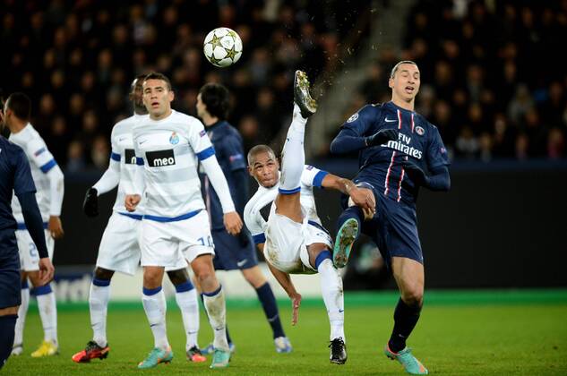 FERNANDO (por) - Zlatan IBRAHIMOVIC (psg) FOOTBALL : Paris SG vs FC Porto - Ligue des champions - 04 12 2012 AnthonyBIBARD FEP Panoramic 
