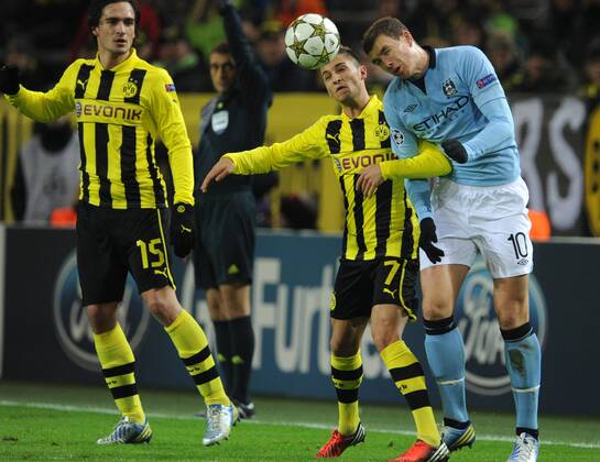 04-12-2012, Fussball, Saison 2012-2013, UEFA Champions League, Gruppenphase, Borussia Dortmund - Manchester City, v.re., Edin Dzeko (Manchester City), Moritz Leitner (Borussia Dortmund) und Mats Hummels (Borussia Dortmund)