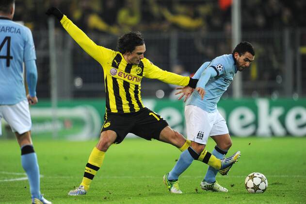 04-12-2012, Fussball, Saison 2012-2013, UEFA Champions League, Gruppenphase, Borussia Dortmund - Manchester City, Mats Hummels (Borussia Dortmund) gegen Carlos Tevez (Manchester City), rechts