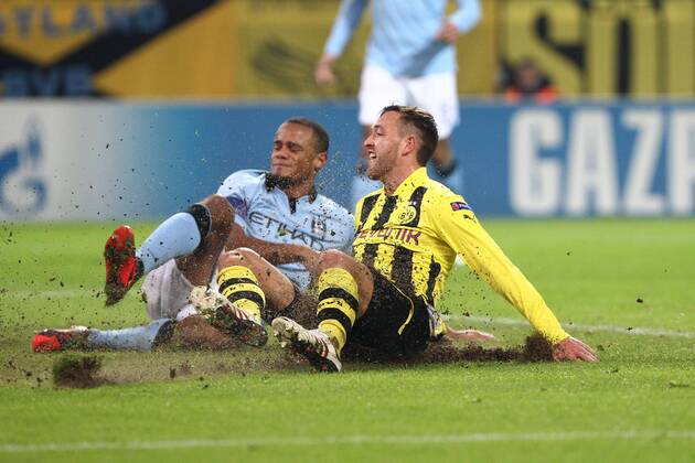 Vincent KOMPANY (Manchester City), rechts Julian SCHIEBER (Borussia Dortmund) 04.12.2012, GER, Fussball, Champions League, Saison 2012 2013, Borussia Dortmund vs Manchester City