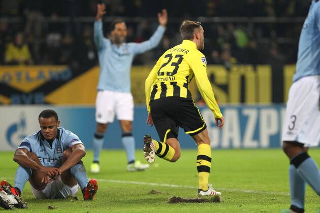 Julian SCHIEBER (Borussia Dortmund), Torjubel Jubel, Emotionen, links sitzt Vincent KOMPANY (Manchester City) 04.12.2012, GER, Fussball, Champions League, Saison 2012 2013, Borussia Dortmund vs Manchester City