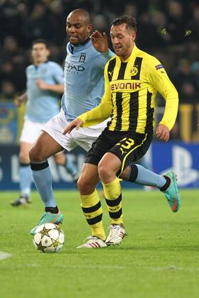 Julian SCHIEBER (Borussia Dortmund), links Maicon BRASILIEN (Manchester City) 04.12.2012, GER, Fussball, Champions League, Saison 2012 2013, Borussia Dortmund vs Manchester City