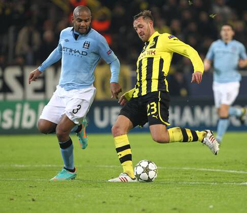 Julian SCHIEBER (Borussia Dortmund), links Maicon BRASILIEN (Manchester City) 04.12.2012, GER, Fussball, Champions League, Saison 2012 2013, Borussia Dortmund vs Manchester City