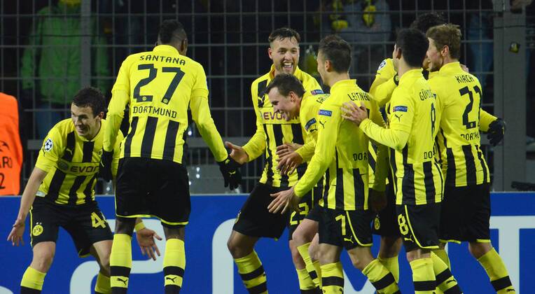 04-12-2012, Fussball, Saison 2012-2013, UEFA Champions League, Gruppenphase, Borussia Dortmund - Manchester City, v.li., feiern Ivan Perisic (Borussia Dortmund), Felipe Santana (Borussia Dortmund), Julian Schieber (Borussia Dortmund), Kevin Großkreutz (Borussia Dortmund), Moritz Leitner (Borussia Dortmund), Ilkay Gündogan (Borussia Dortmund) und Oliver Kirch (Borussia Dortmund) das 1-0