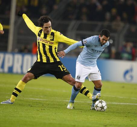 Fussball, UEFA Champions League, Saison 2012 2013, Borussia Dortmund vs FC Manchester City , 04.12.2012, Dortmund Mats Hummels, Carlos Tevez