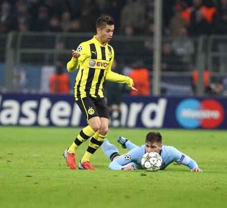 Moritz LEITNER (Borussia Dortmund) im Zweikampf mit Javi GARCIA (Manchester City), Aktion Action 04.12.2012, GER, Fussball, Champions League, Saison 2012 2013, Borussia Dortmund vs Manchester City