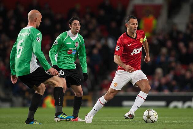 Football - 2012 2013 Champions League - Group H: Manchester United vs. CFR Cluj Ryan Giggs of Manchester United in action at Old Trafford 