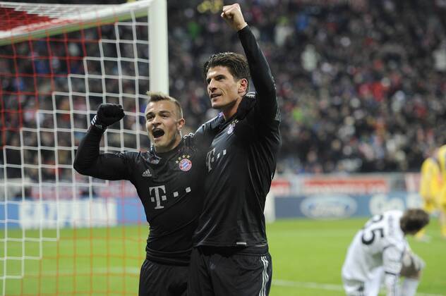 Mario GOMEZ (Bayern München,reI und Xherdan SHAQIRI (Bayern München),Jubel,Freude,Begeisterung, nach Tor zum 1-0. FC Bayern München (M)-FC Bate Borisov Fussball Champions League, Vorrunde,Gruppe F,6.Spieltag,Spieltag06, am 05.12.2012 ,A L L I A N Z A R E N A München Deutschland.