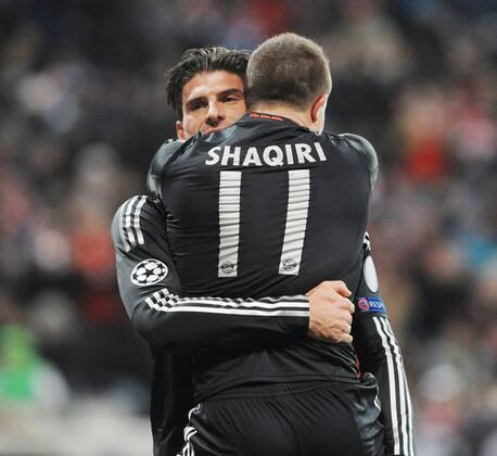 Freude bei Xherdan SHAQIRI (FC Bayern München) und Mario GOMEZ (FC Bayern München) Bayern München vs. BATE Borisov, Champions League, Vorrunde, Spieltag 6, 05.12.2012