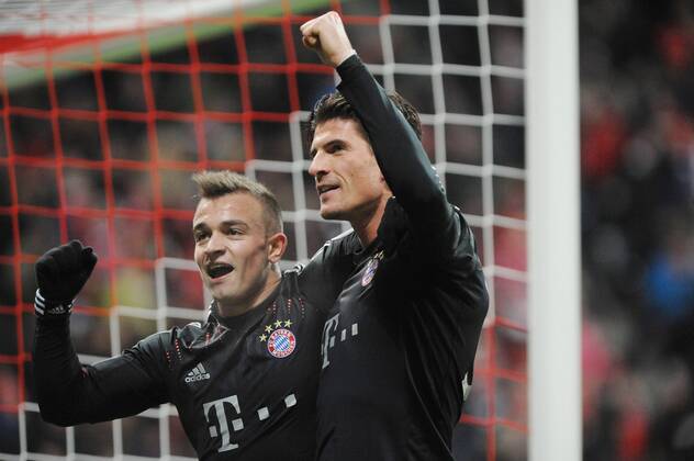 Torjubel von Xherdan SHAQIRI (FC Bayern München) und Mario GOMEZ (FC Bayern München) Bayern München vs. BATE Borisov, Champions League, Vorrunde, Spieltag 6, 05.12.2012