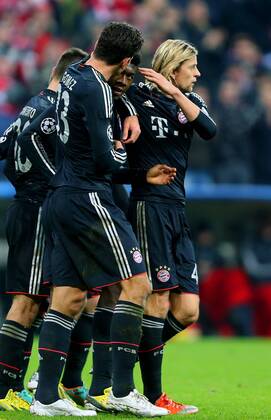 FUSSBALL - CL, Bayern vs Borisov MUENCHEN,DEUTSCHLAND,05.DEZ.12 - FUSSBALL - UEFA Champions League, Gruppenphase, FC Bayern München vs FC BATE Borisov. Bild zeigt den Jubel von Mario Gomez, Diego Contento, David Alaba und Anatoliy Tymoshchuk (Bayern). 